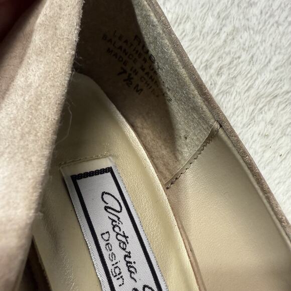 Vtg 90s Womens Nude Suede Leather Chunky Block Heels Size 7.5 Victoria Spenser - Picture 4 of 5